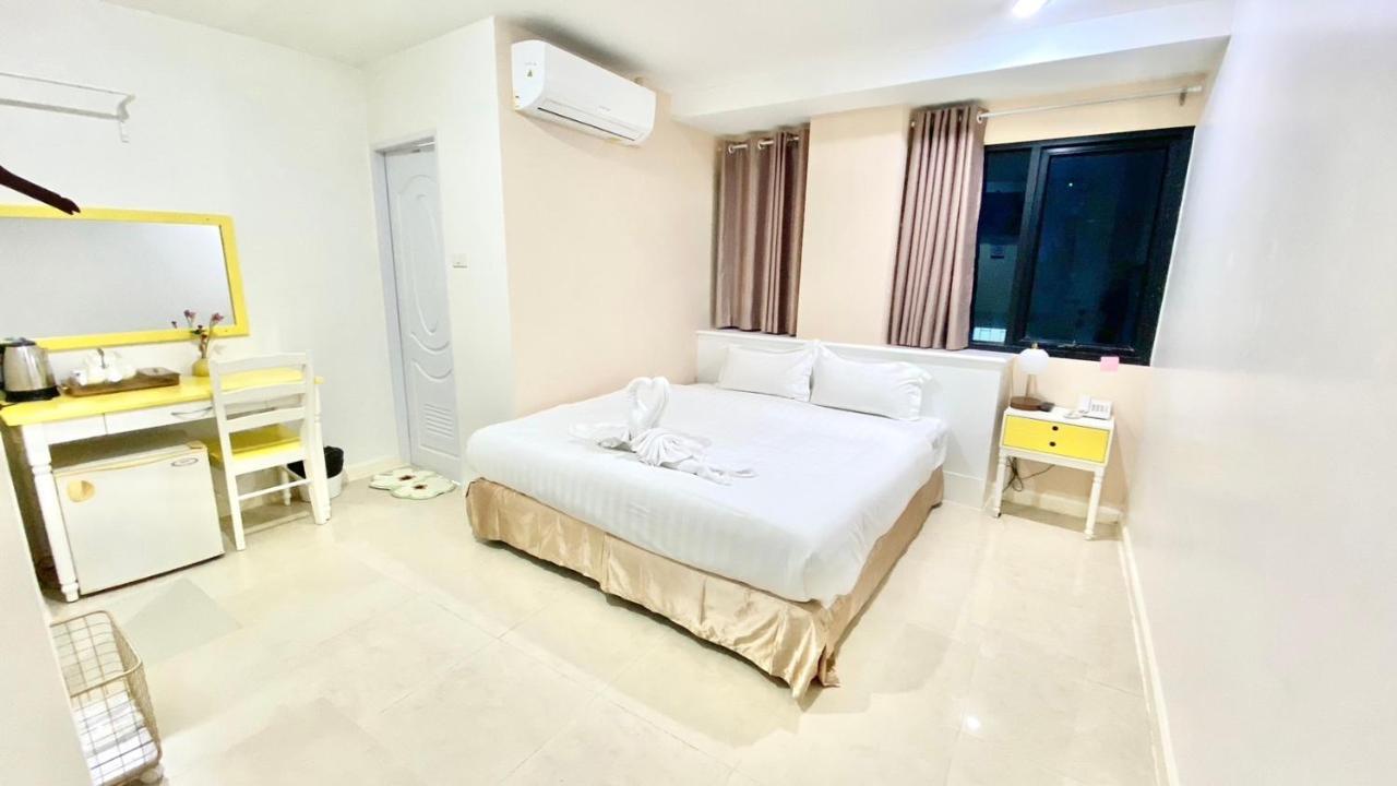 Abcyq Hotel Bangkok Exterior photo